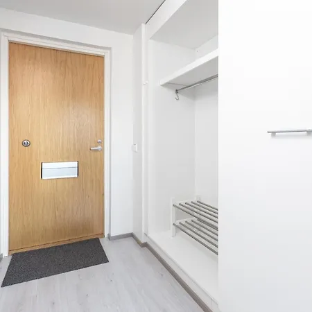 Valoisa Parvekkeellinen Kaksio, Oma Parkkipaikka Apartmán